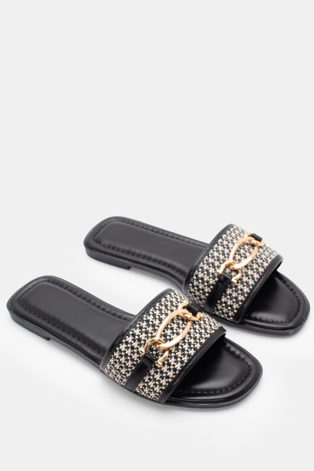 Flat Σανδάλια με Διακοσμητική Αγκράφα - Μαύρο