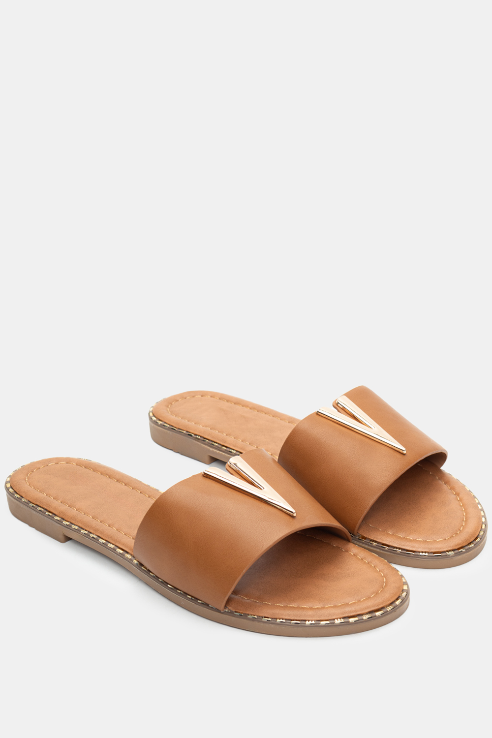 Flat Σανδάλια με Μεταλλική Λεπτομέρεια V - Κάμελ