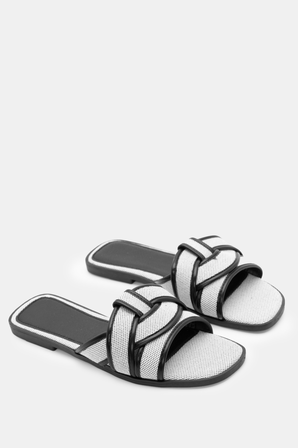 Flat Σανδάλια σε Συνδυασμό Χρωμάτων - Μαύρο