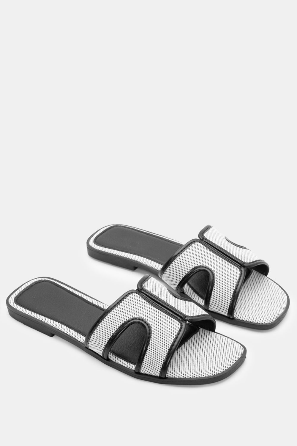 Flat Σανδάλια σε Συνδυασμό Χρωμάτων - Μαύρο