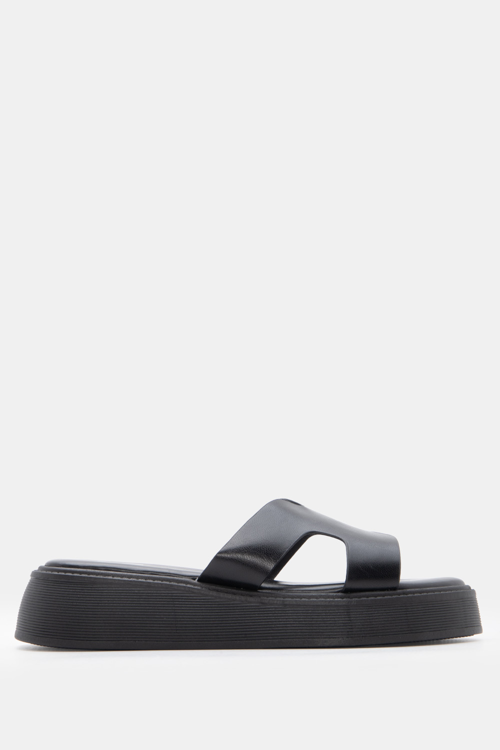 LUIGI DESIGN - Σανδάλια Flatform με Ανοίγματα στην Φάσα - Μαύρο
