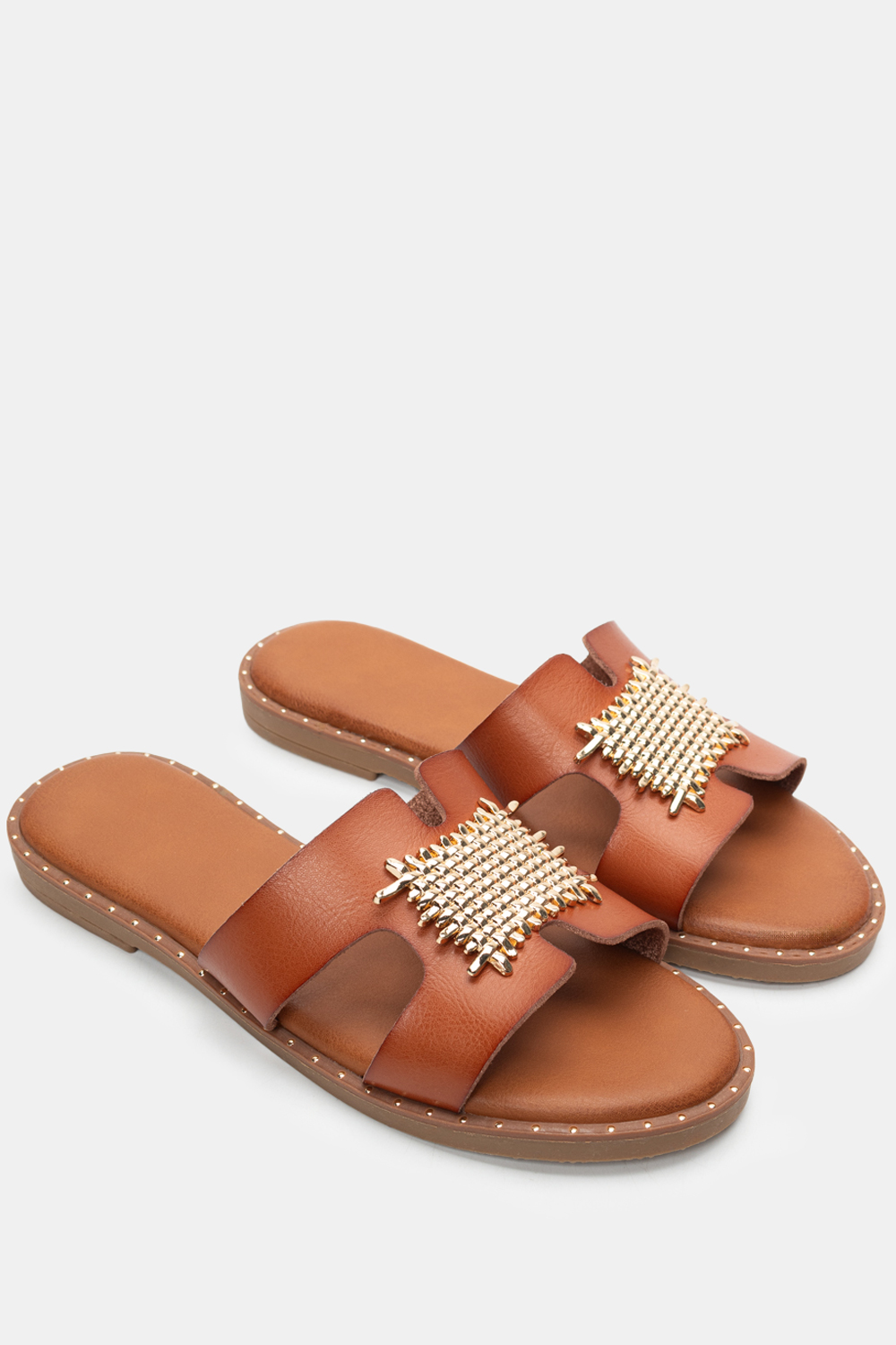 Σανδάλια Flat με Διακοσμητική Αγκράφα & Τρούκς - Κάμελ