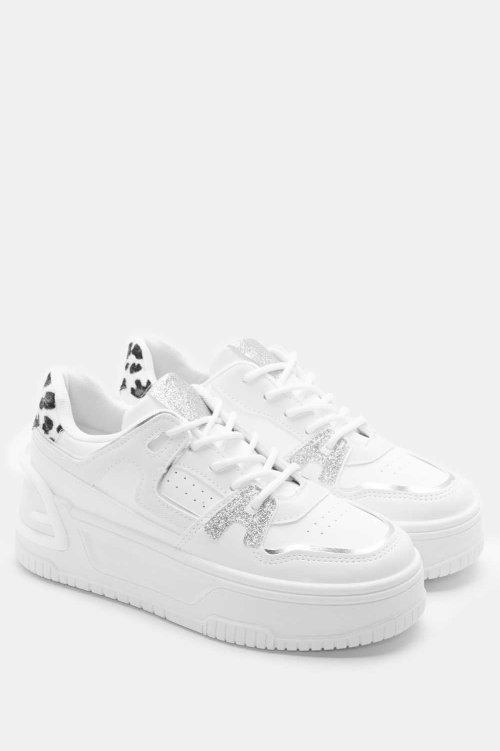 Luigi - ΣΗΜΑΝΤΙΚΟ: Σε περίπτωση διαφοράς τιμής από το κατάστημα ισχύει παντα και μόνο η τιμή του καταστήματος Sneakers Δίσολα με Διακοσμητικό Strass - Λευκό