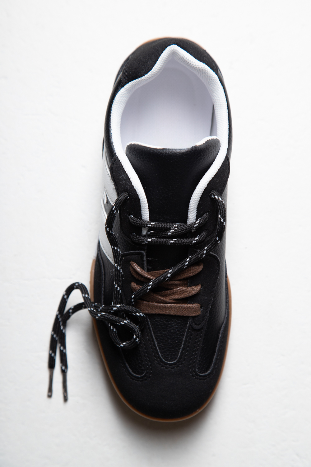 Sneakers με Διπλά Πολύχρωμα Κορδόνια - Μαύρο