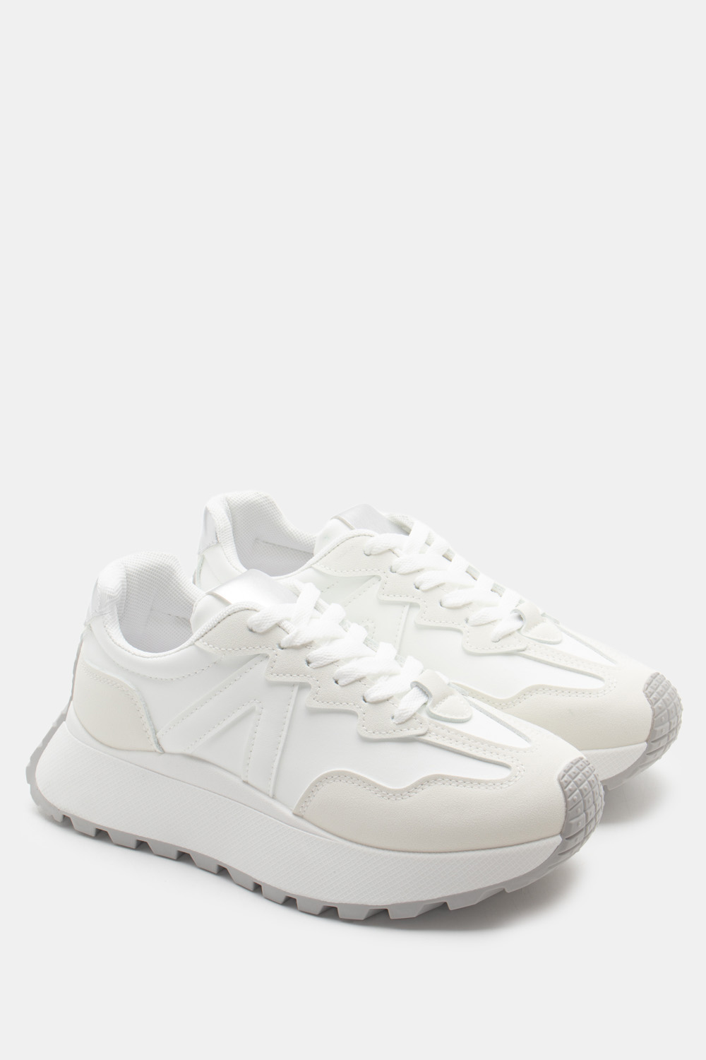 Luigi - ΣΗΜΑΝΤΙΚΟ: Σε περίπτωση διαφοράς τιμής από το κατάστημα ισχύει παντα και μόνο η τιμή του καταστήματος Sneakers σε Συνδυασμό Χρωμάτων & Υλικών - Λευκό